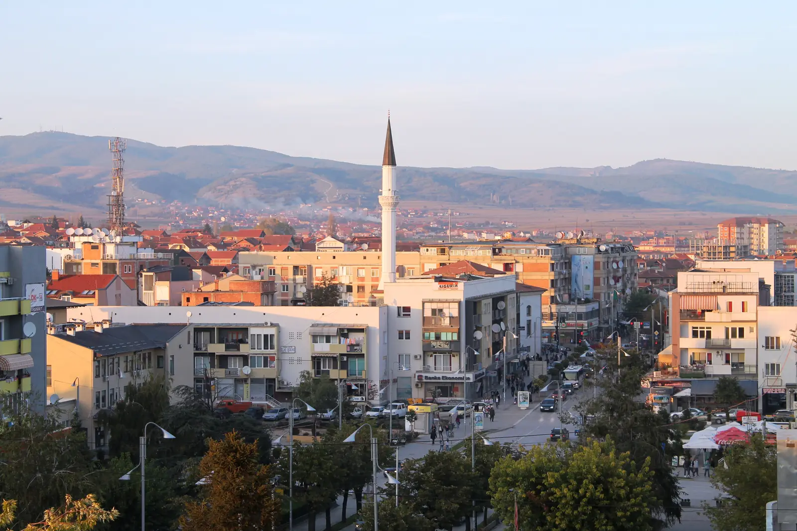 Qendra e Gjilanit në një pasdite vjeshte