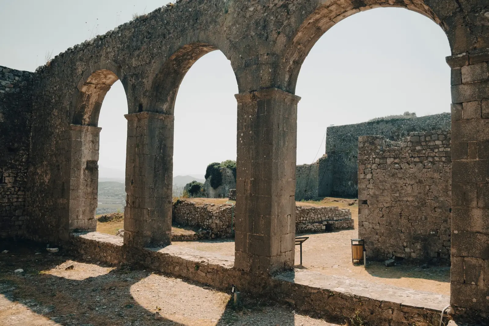 Harqet prej guri në Kalanë e Rozafës, Shkodër
