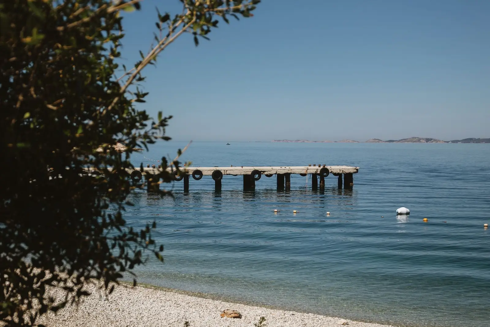 Plazh dhe skelë në Vlorë