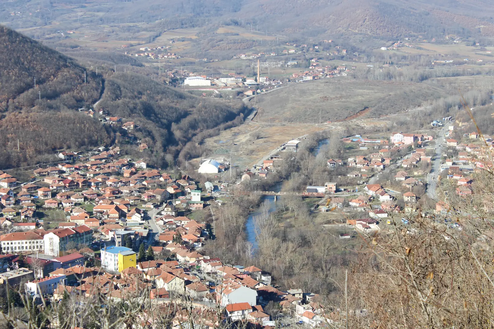 Pamje e Zveçanit dhe luginës së Ibrit